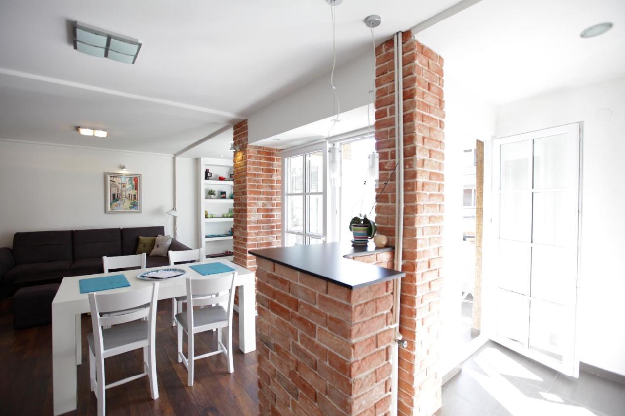 Brick Apartment On Macedonia Pedestrian Street Скопье Экстерьер фото